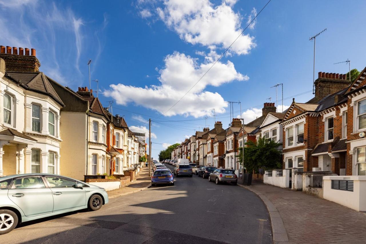 런던 The Battersea Secret - Trendy 3Bdr Flat With Patio 아파트 외부 사진