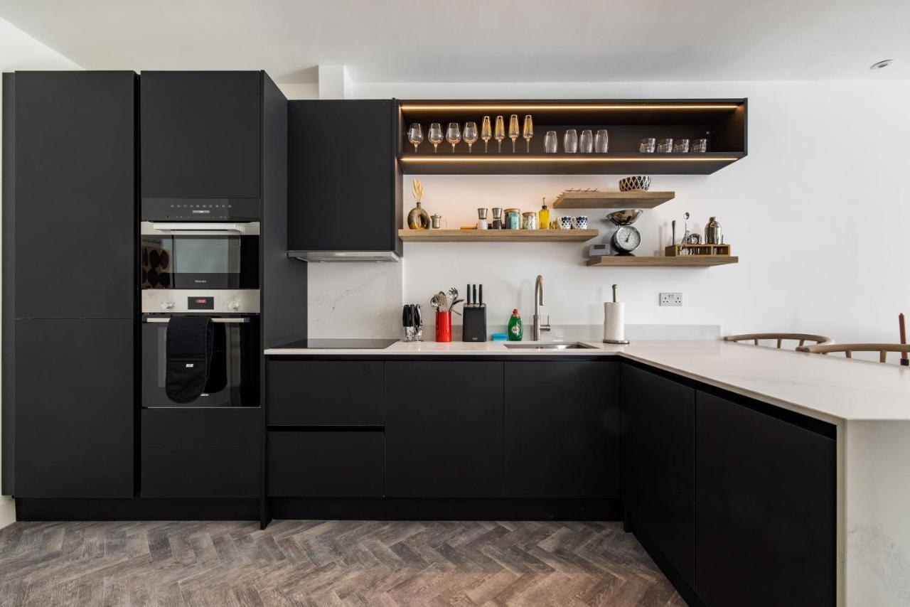 런던 The Battersea Secret - Trendy 3Bdr Flat With Patio 아파트 외부 사진